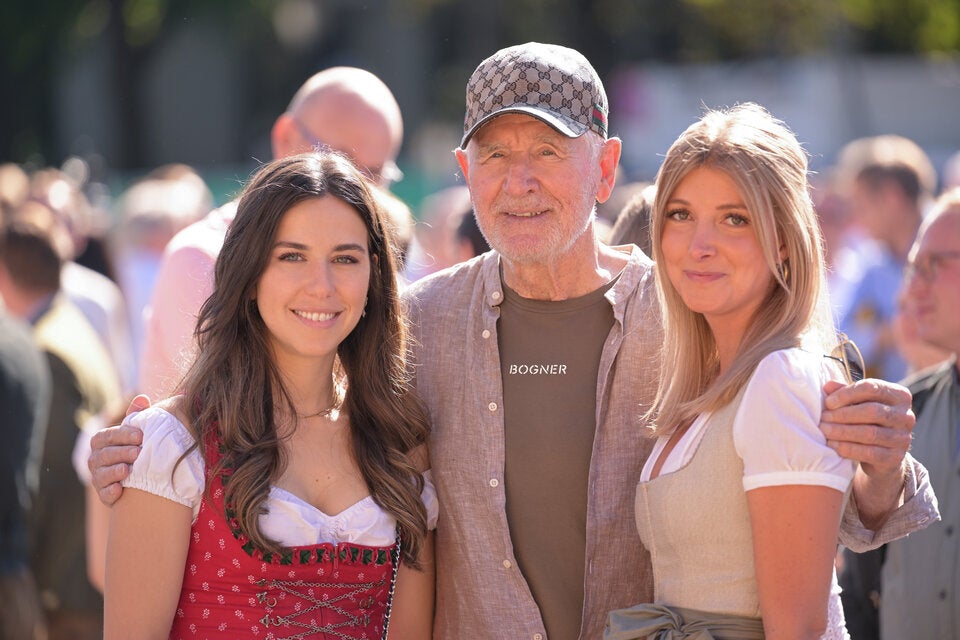 Frédéric Prinz von Anhalt mit Katharina Strasser und Anastasia Didonaki 