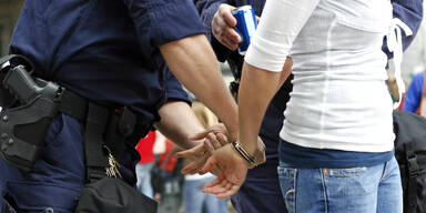 Falsche Polizistin kassierte 200.000 Euro