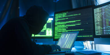 Auf Bank und Tankstellen: Cyberattacke im Iran