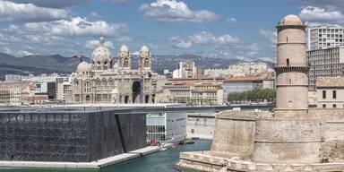 Sch&uuml;sse bei Hochzeit: Braut tot, Br&auml;utigam &uuml;berf&auml;hrt T&auml;ter