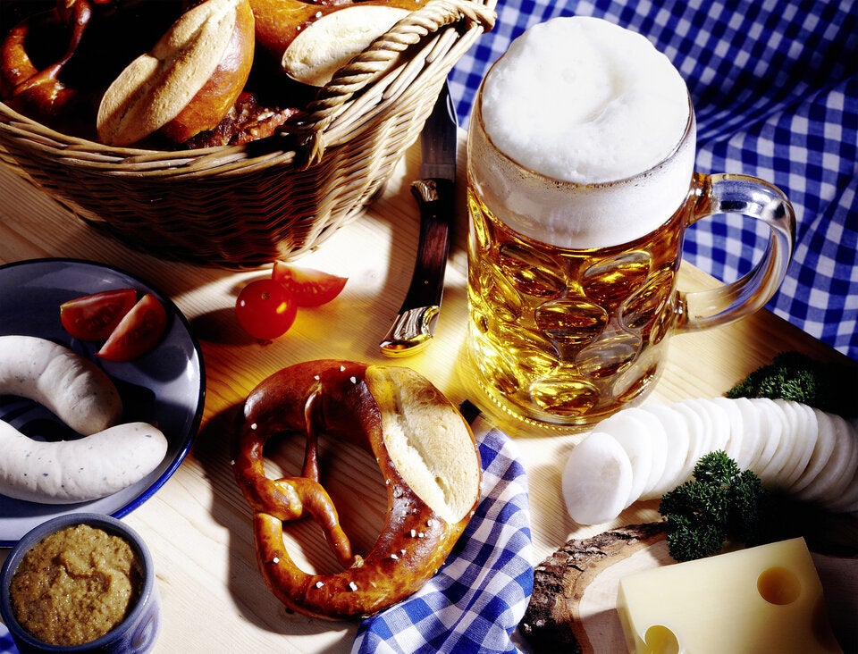 Kalorienfalle Oktoberfest: So viele Kalorien stecken in Brezel, Bier und Co.