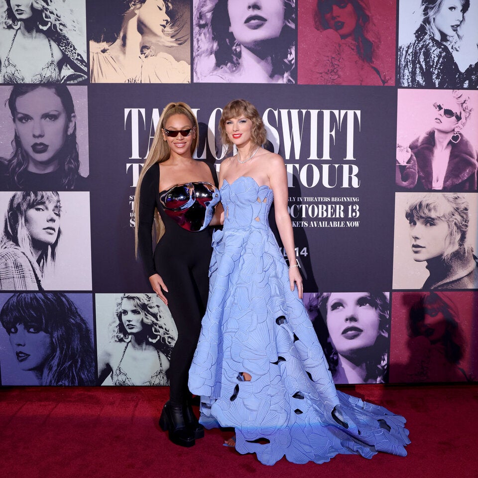 Taylor Swift strahlt im Luxuskleid für Premiere ihres Films