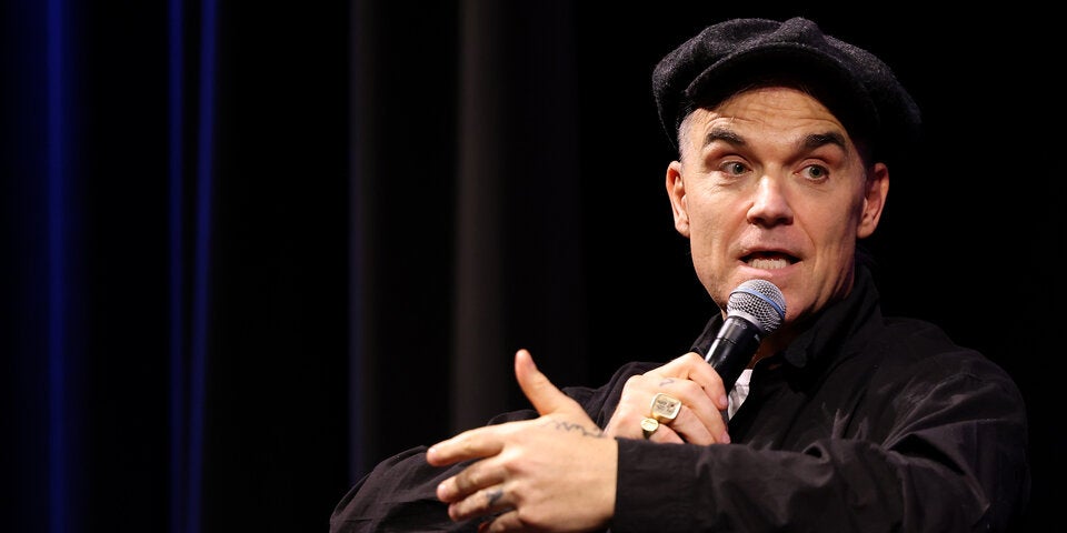 Minus 12 Kilo: Robbie WIlliams wollte unbedingt viel Gewicht verlieren. Das zeigt sich deutlich im Gesicht. 