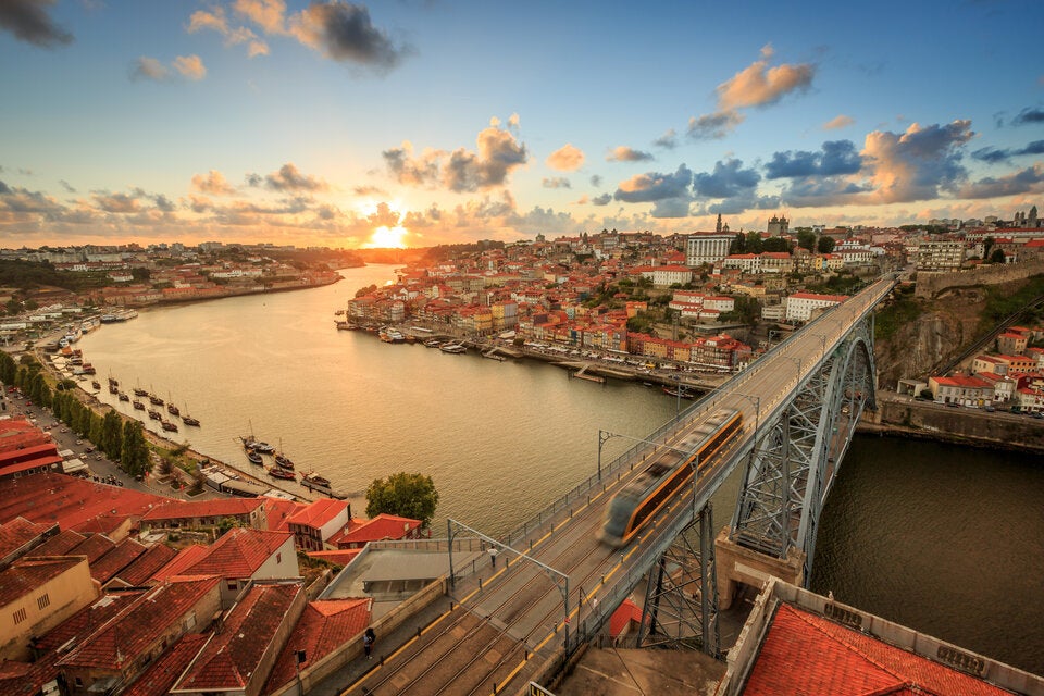 Porto. Eine architektonische Meisterleistung ist die Brücke Dom Luis. 