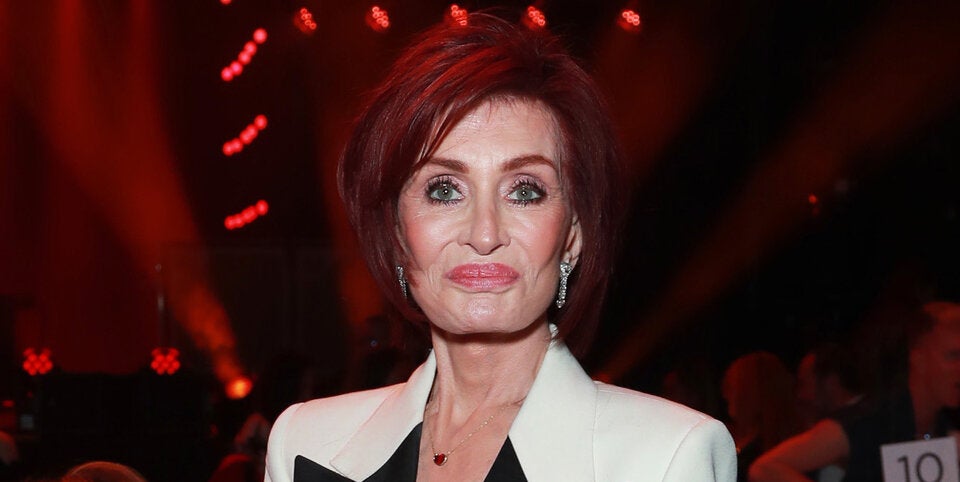 Minus 13 Kilo: Sharon Osbourne wiegt nur noch noch 45 Kilogramm. Nach ihrer Ozempic-Therapie mit starken Nebenwirkungen sagt die Moderatorin: „Jetzt bin ich zu dünn.“  