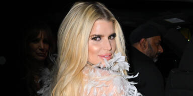 Jessica Simpson trinkt Schlangensperma für schöne ...