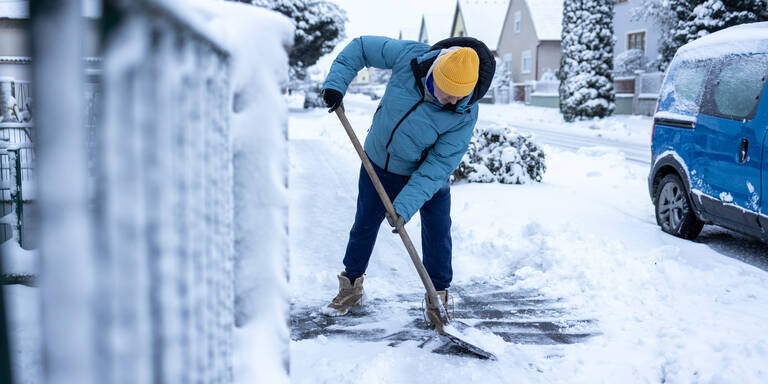 Vorsicht! Schneeschaufeln kann das Herzinfarkt-Risiko erhöhen