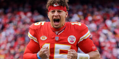 Mahomes zuckt vor Augen von Taylor Swift aus