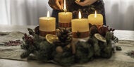 Adventskranz selber binden: Kreative Ideen mit Naturmaterialien