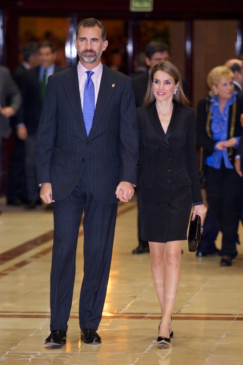 Letizia berührt Felipe nur noch mit den Fingerspitzen: Experte analysiert Körpersprache