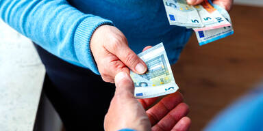 Finanzspritze: Tausende bekommen Bargeld von Ministerium per Post