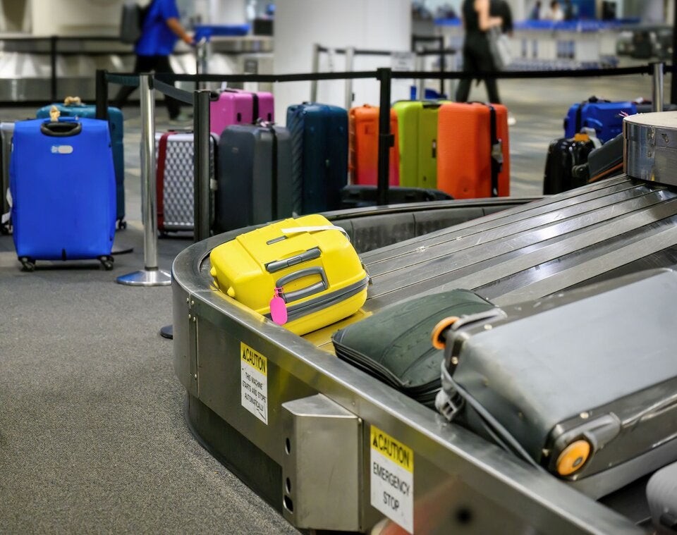 Reisegepäckversicherung abschließen falls das Gepäcl verspätet ankommt oder sogar verloren gehen sollte.