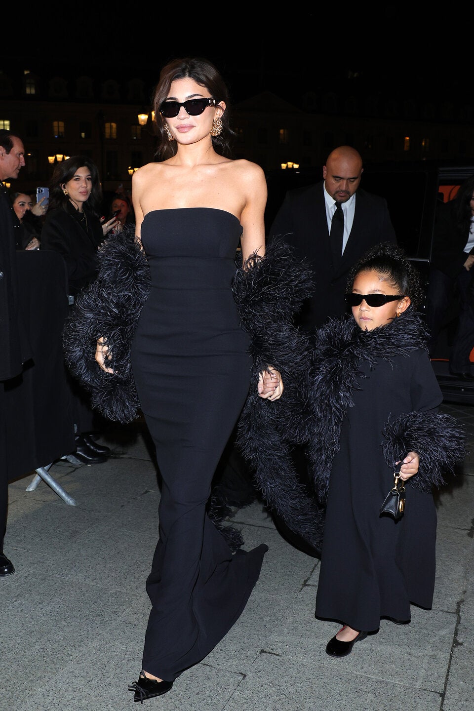 Kylie Jenner und Töchterchen Stormi kommen im Partnerlook zur Valentino Show