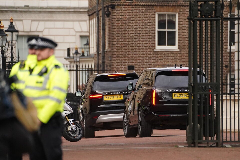 Harry reist wegen Krebs von Charles nach London