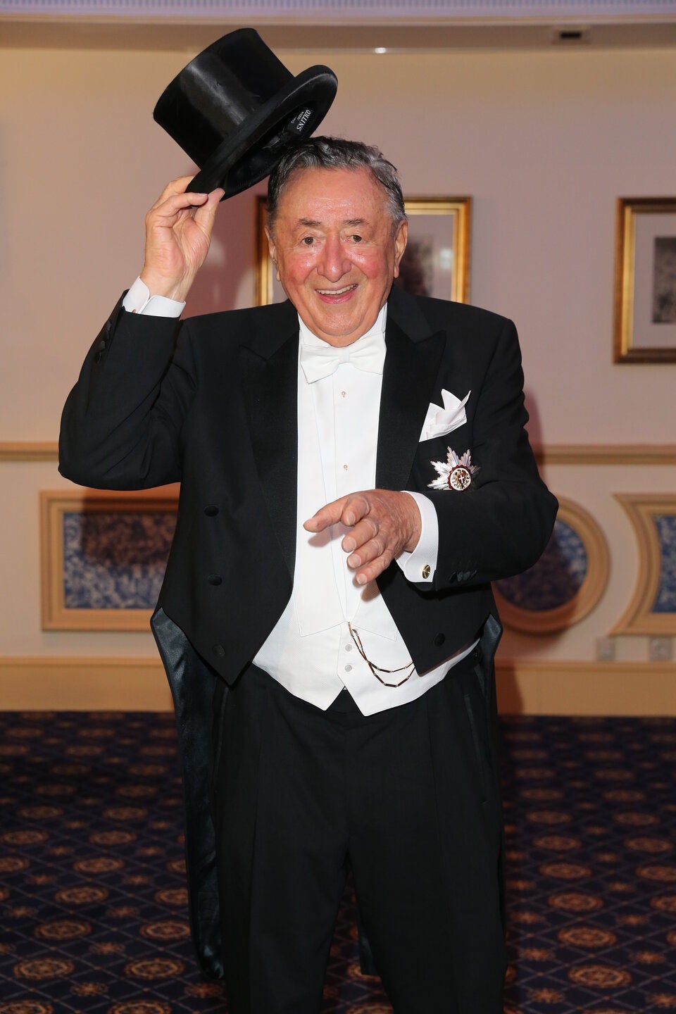 SO sieht Lugners Grabstein aus