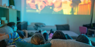 Kinoabend zuhause: Diese Beamer von Amazon sorgen f&uuml;r echtes Filmgef&uuml;hl
