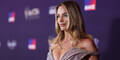 Margot Robbie wird in Glamour-Robe mit Mega-Dekolleté zum Blickfang
