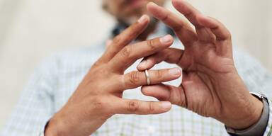 Budget-Loch: Ehe und Scheidung bald beim Notar