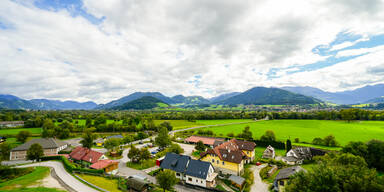 Lag tot im Stall &ndash; Rettung findet toten Bauern (80)