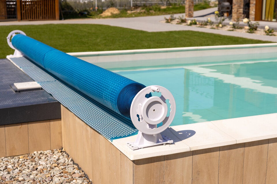 Genial: Mit diesen Tricks halten Sie Insekten vom Pool fern