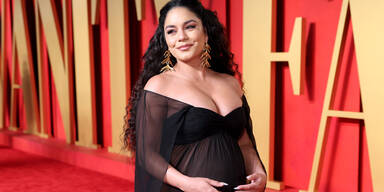 Vanessa Hudgens zeigt bei den Oscars ihren Babybauch im Naked-Dress