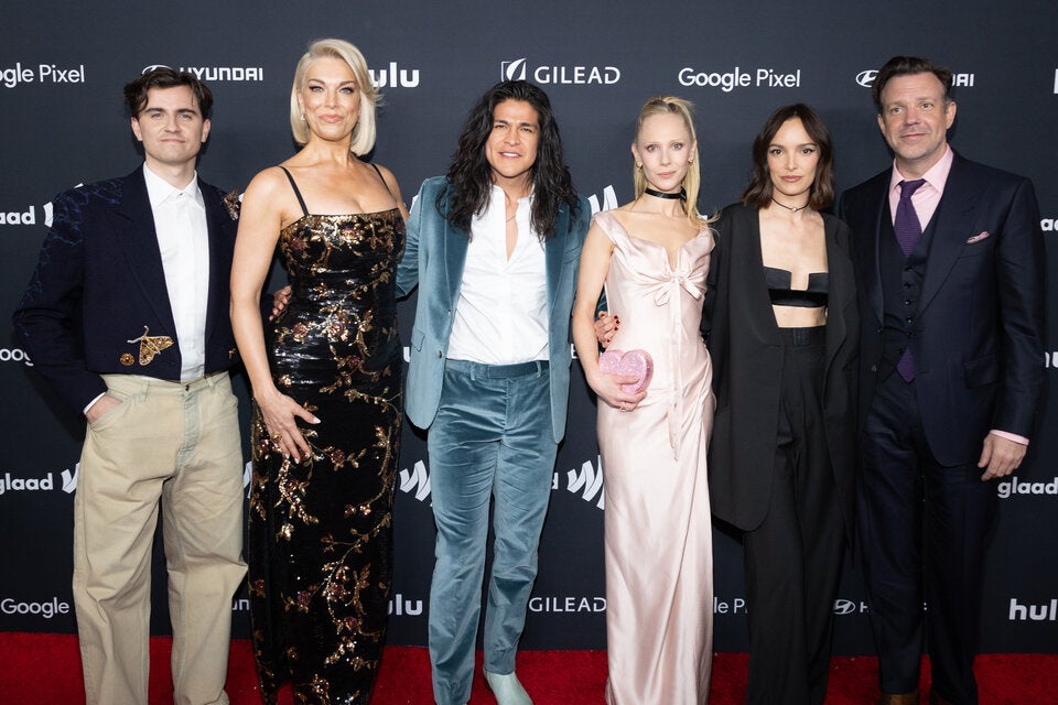  Billy Harris, Hannah Waddingham, Cristo Fernández, Juno Temple, Jodi Balfour und Jason Sudeikis  