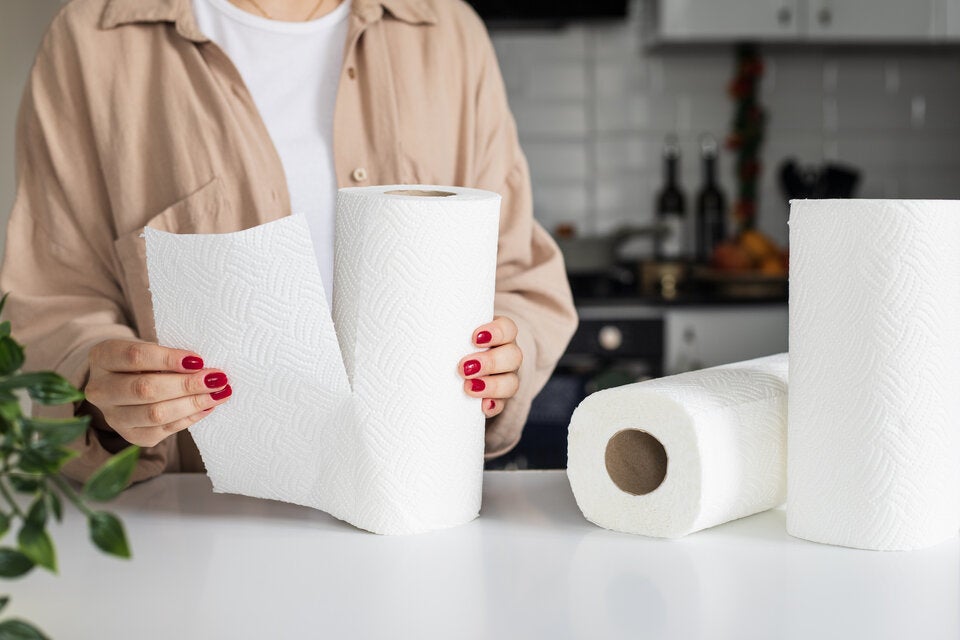 Nie wieder Tränen beim Zwiebelschneiden – mit diesem Küchenrollen-Trick