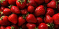 Nicht Zucker! Das sollten Sie stattdessen auf Erdbeeren geben