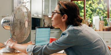 Sommerhitze im Büro? So können Sie trotz Tropen-Temperaturen arbeiten