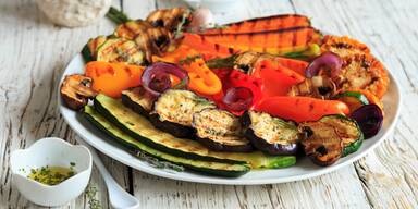 Antipasti selber machen – Zucchini, Paprika & Melanzani perfekt verwerten