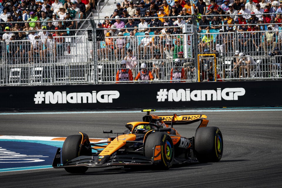 Lando Norris jagt in Miami den Sieg.