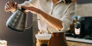 Trick kennt kaum jemand & spart Geld: So wird Ihr Kaffee noch st&auml;rker!