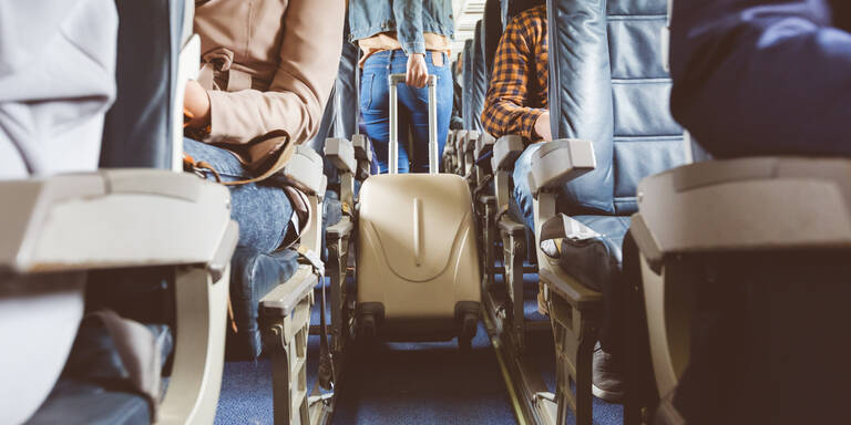 Ekel-Alarm: Diese überraschenden Stellen sollten Sie im Flugzeug nie berühren