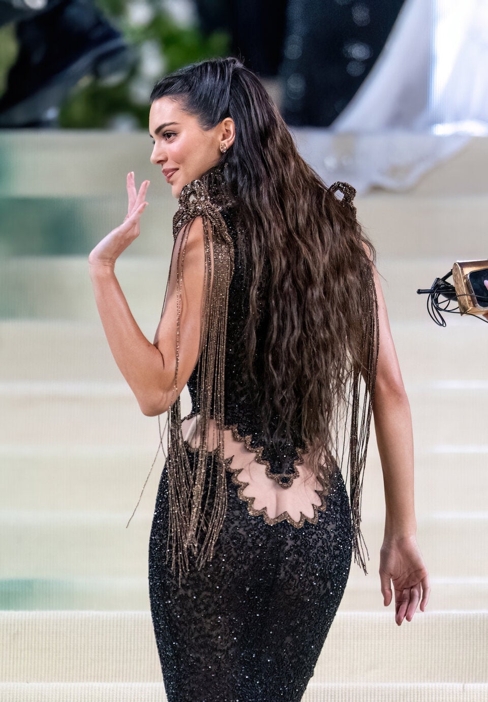 Neuer Naked-Dress-Trend: Stars machen entblößten Po zum Fashion-Statement