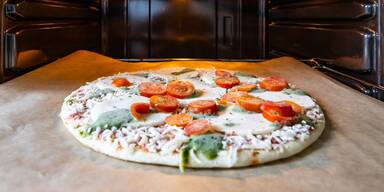 Das ist DER Geheimtipp für den perfekten Rand bei Tiefkühlpizza