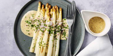 Statt Hollandaise: Diese Saucen passen viel besser zu Spargel