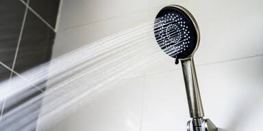 Mit diesem genialen Hack entfernen Sie Kalk aus dem Duschkopf