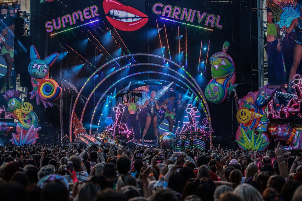 Bei Konzert geboren: Pink überrascht kleinen Fan mit Geburtstagstorte