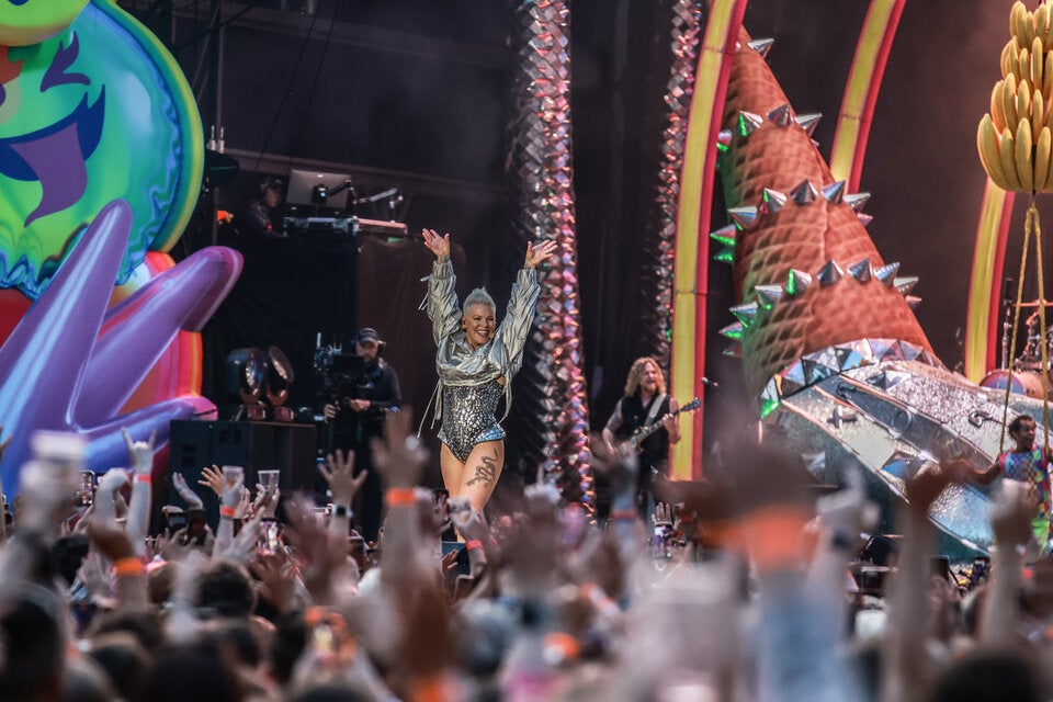 Bei Konzert geboren: Pink überrascht kleinen Fan mit Geburtstagstorte