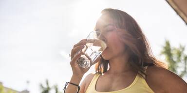 Statt Wasser: Diese Getränke liefern lebenswichtige Elektrolyte im Sommer