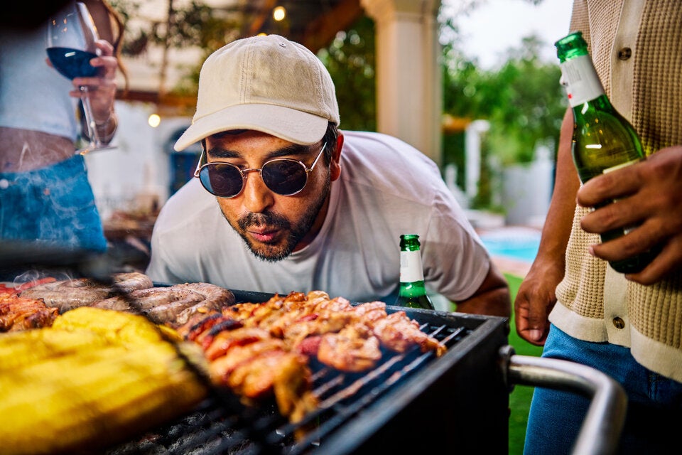 Achtung: Dieses beliebte Getränk sollten Sie beim Grillen weglassen!