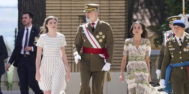 K&ouml;nig Felipe und Letizia bei der Zeremonie ihrer Tochter