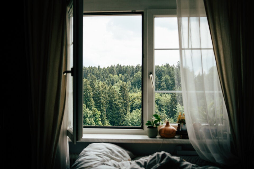 Richtig lüften bei Hitze: So bleibt die Wohnung wirklich angenehm kühl