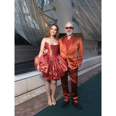 Sophia Bush und Alan Cumming