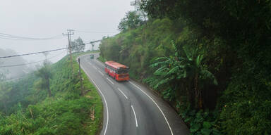 Bus stürzt in Schlucht: Mindestens 15 Tote