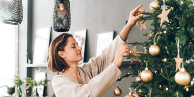Genial: Mit diesen Deko-Tricks wirkt der Christbaum gr&ouml;&szlig;er