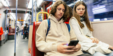 Wiener Linien starten Offensive gegen Handy-Gepl&auml;rre in &Ouml;ffis
