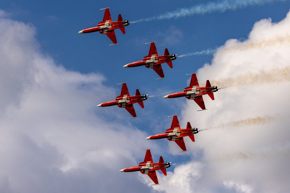 Flugshow begeistert Fans.