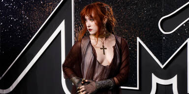 Medieval Core: Die Stars machen das Mittelalter zum größten Fashion-Trend 2025