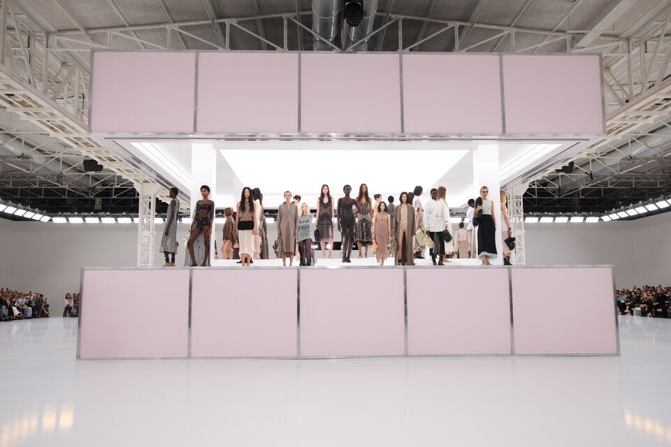 Maria Grazia Chiuri präsentiert ihre erste erste Fendi-Kollektion für Herbst/Winter 2026/27 während der Mailänder Modewoche. 